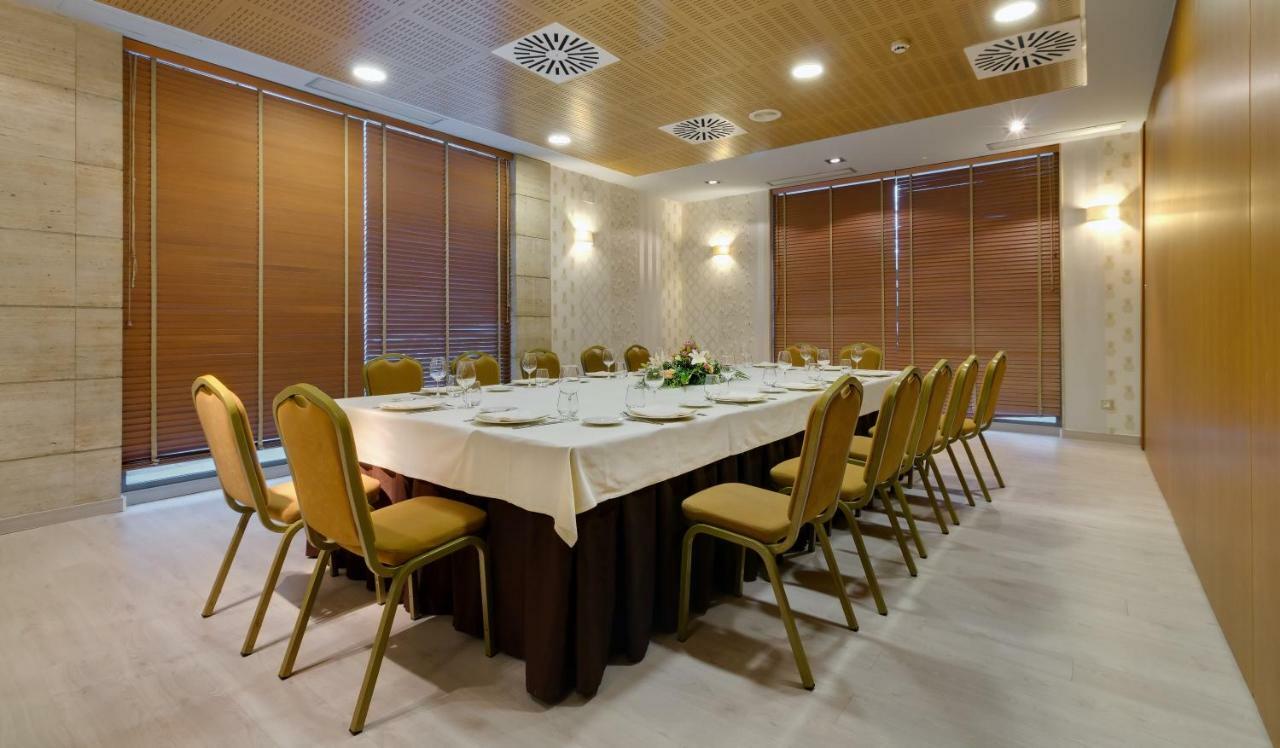 Oca Villa De Aviles Hotel מראה חיצוני תמונה