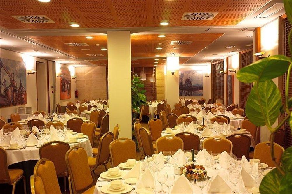 Oca Villa De Aviles Hotel מסעדה תמונה